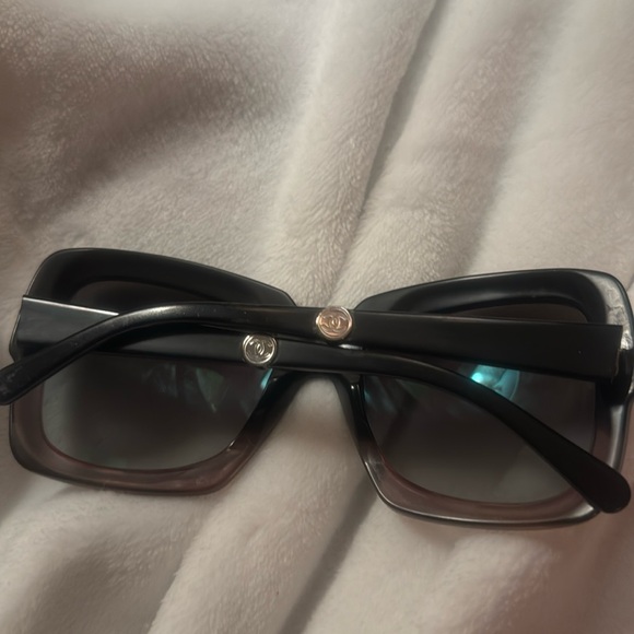 Authentic Vintage Chanel Sunglasses - Picture 3 of 13